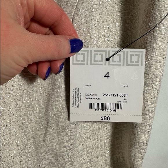 NWT Liz Claiborne Ivory Gold pleated dress with belt. - Picture 4 of 8